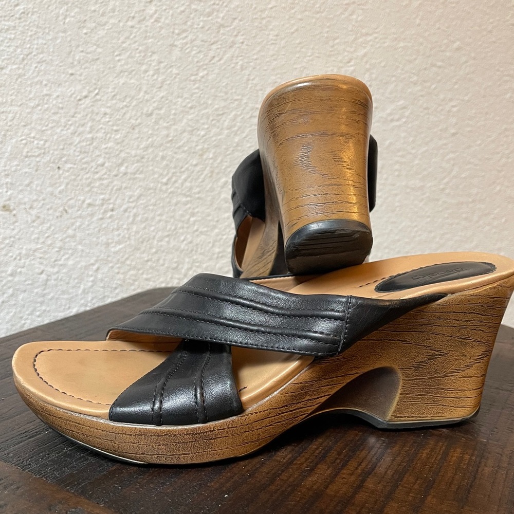 Dansko 41 Necci Black Leather Slide Wedge